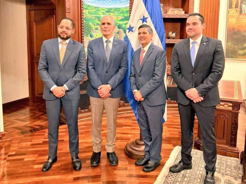 En la reunión también estuvo presente Pablo Emilio Reyes, fiscal general.