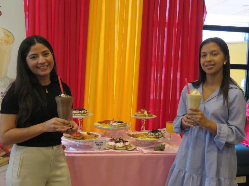 Desayuna como los grandes en Denny’s con los nuevos Signature Pancakes &amp; Milkshakes