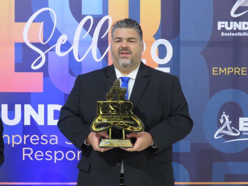 Fernando Quintana, Gerente de Supermercados Colonial.