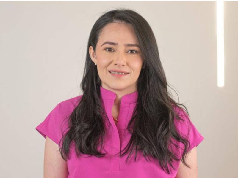 La dermatóloga Varinia Urrutia tiene su clínica en Hospital del Valle, condominios 2, consultorio 213. La puede contactar llamando al 3339-7669.