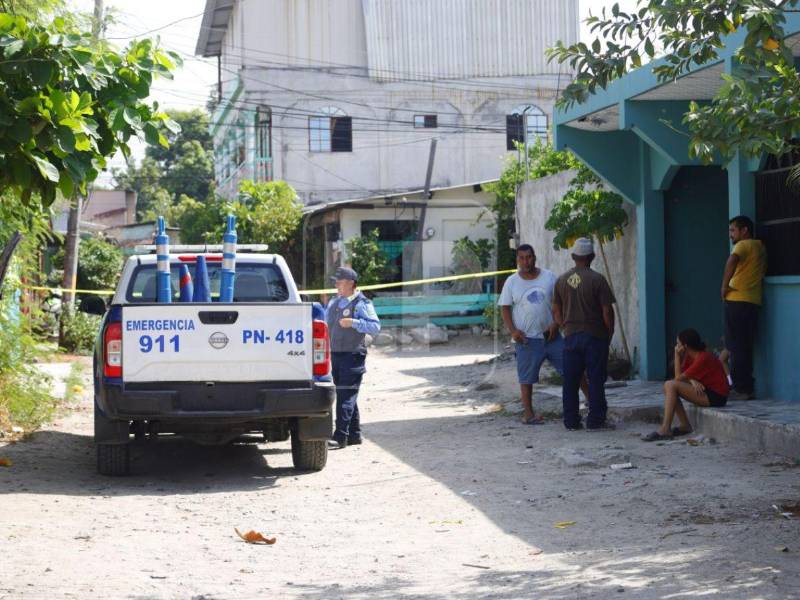 Una mujer identificada como Vilma Meléndez Natarén fue encontrada sin vida en la colonia Valle de Sula, en San Pedro Sula. De manera preliminar, su esposo relató que la víctima habría sufrido una caída luego de ingerir bebidas alcohólicas.