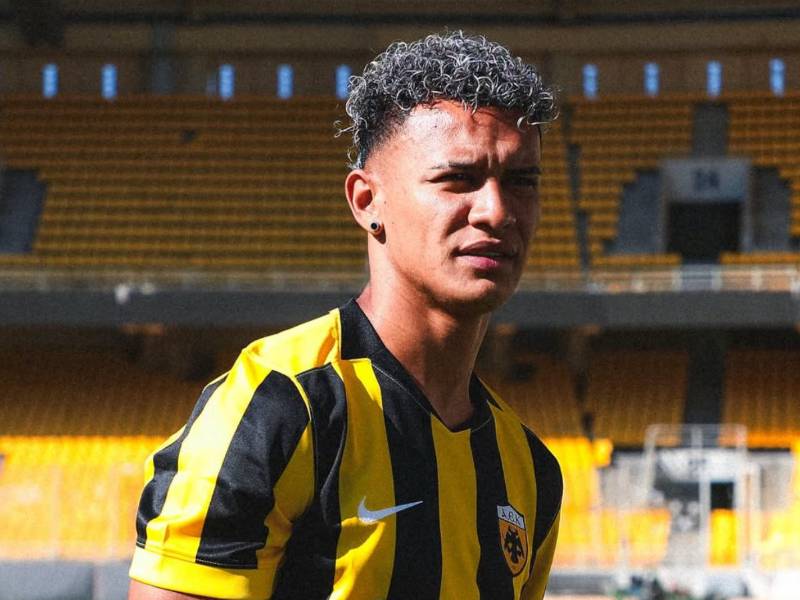 El volante catracho firmó hasta 2030 por el AEK de ATENAS de Grecia.