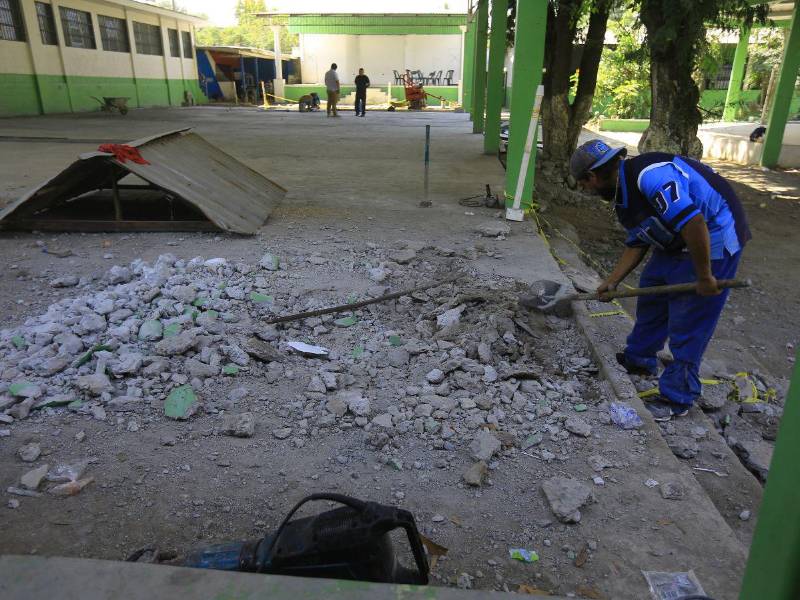 El CEB Eusebio Fiallos en la aldea El Carmen se encuentra realizando diversos proyectos de mejoras, algo que aunque incomodará un poco a los electores, es necesario.