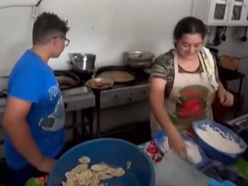 Todas las mañanas, Darling Hércules llegaba al comedor Alimentos Shalon, un pequeño negocio ubicado frente a la iglesia Católica y abajo del centro comunal del sector de La Jutosa, en Choloma.
