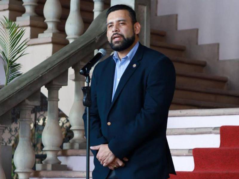 Eduardo Midence afirmó que la institución no ha emitido disposiciones para clausurar estos centros oftalmológicas.