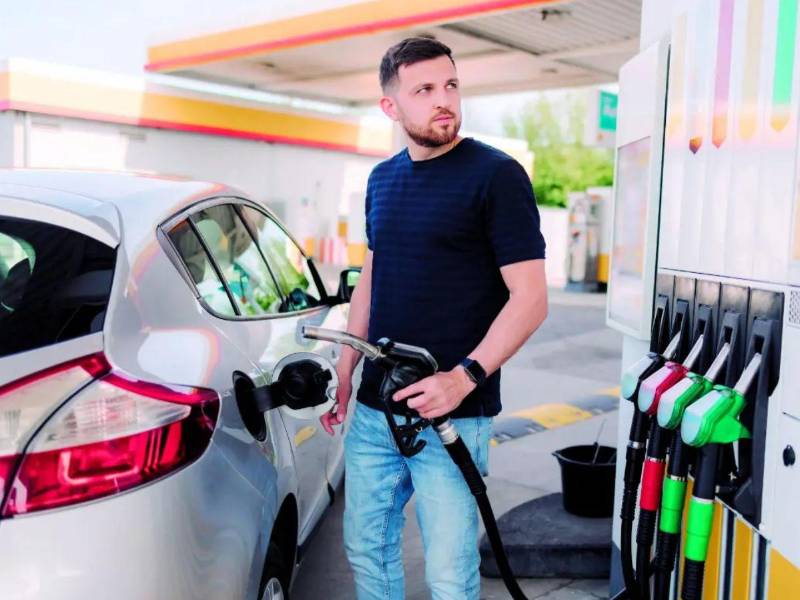 Bloqueo del Estrecho de Ormuz dispara precios del petróleo.