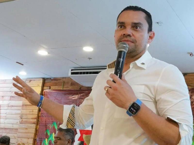 Tomás Zambrano, presidente del Congreso Nacional llegó a inauguración de la Oficina de Atención del Congreso Nacional en San Pedro Sula.