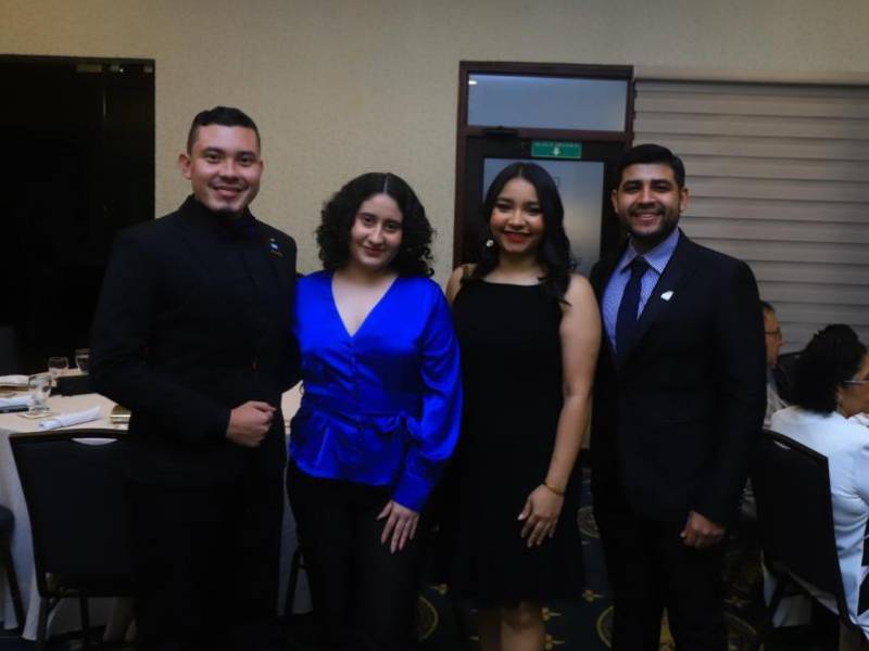 Aaron Cardoza, Samantha Aguilera, Anyell Andrade y Jhonatan Suazo
