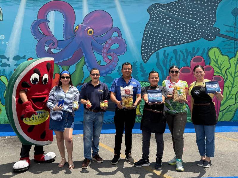 Supermercados Colonial presentó el mural en honor a Roatán Marine Park