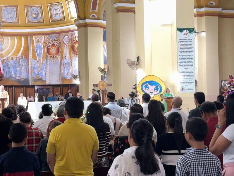 Los católicos acudieron a las diferentes misas a dar gracias a Dios por las bendiciones y por un nuevo año.