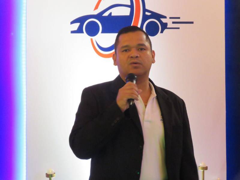 Gabriel Mendoza, gerente comercial.