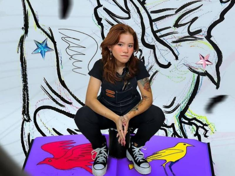 El surrealismo se caracteriza por explorar el subconsciente, los sueños y la imaginación, buscando romper con la lógica y el realismo tradicional. Además, valora la fantasía, lo absurdo y lo extraño, creando obras que desafían la lógica y la percepción común.