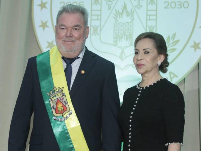 Roberto Contreras junto a su esposa Zoila Santos.