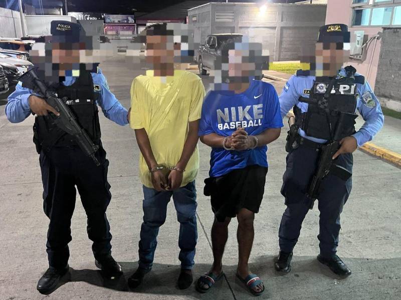 Los detenidos fueron identificados por las autoridades como José Alexander Castro Benítez, alias El Yal, de 35 años, y Andy Noel Murillo Castro, alias El Diablo, de 22..