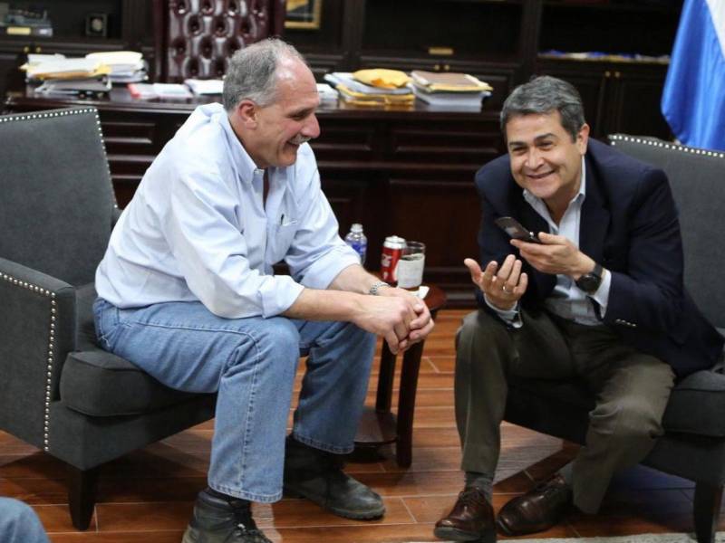 Juan Orlando Hernández envió felicitaciones a Nasry Asfura tras declaratoria presidencial