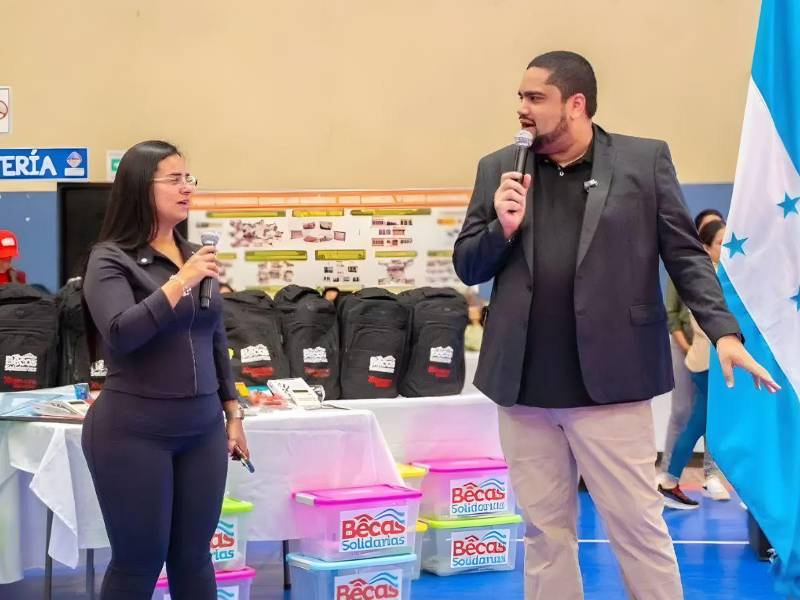 Isis Carolina Cuéllar Erazo, diputada del partido Libre por Copán, y José Carlos Cardona Erazo, exministro de Sedesol.