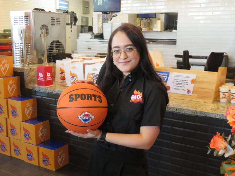 Banco Atlántida celebró la inauguración de Big Chicken en Plaza Masdeval