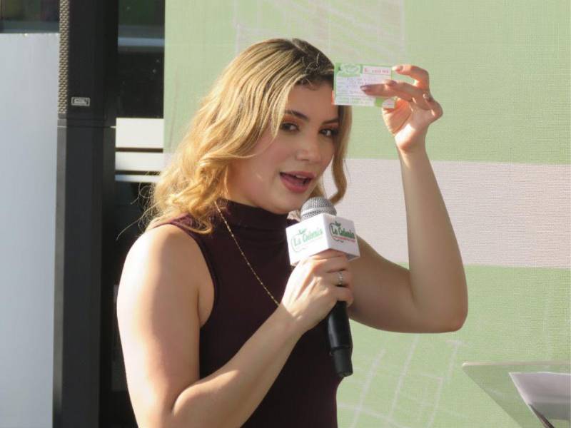 Astrid Erazo durante el sorteo.