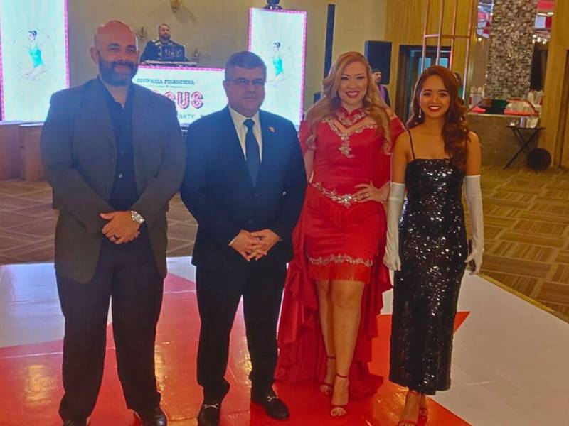 Pedro Pinto, Roger Mauricio Valladares, Idania Maldonado y Margory Zapata fueron los anfitriones de una velada inolvidable para la familia de Cofisa.