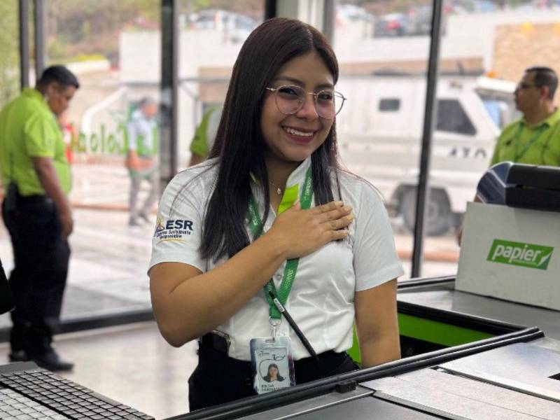 Supermercados La Colonia inaugura nueva tienda en El Chimbo, carretera a Santa Lucía