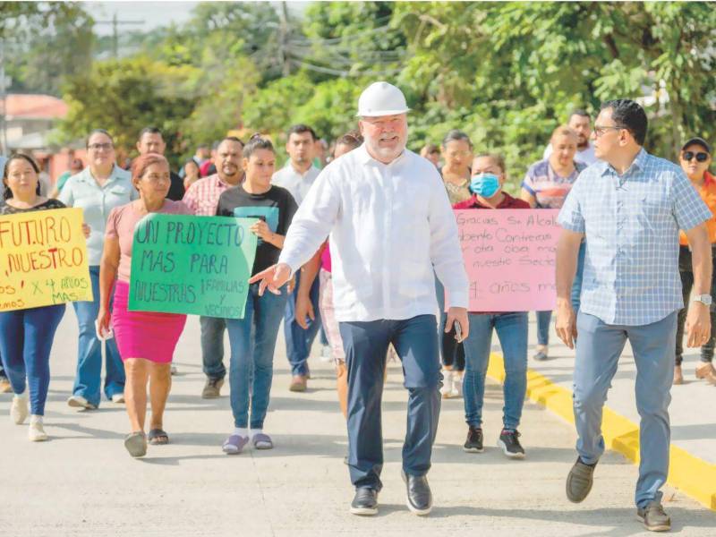 El alcalde Roberto Contreras y el regidor Antonio Rivera recorrer la zona junto a pobladores de la Stibys,