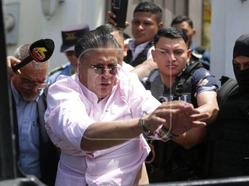 Momento en donde Esdras Amado López fue capturado por miembros de la Policía Nacional.