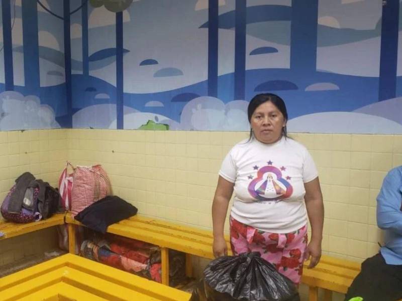 Originaria de Yamaranguila, Intibucá, permanece tres meses en su interior del hospital a esperas de un diagnóstico para su esposo.