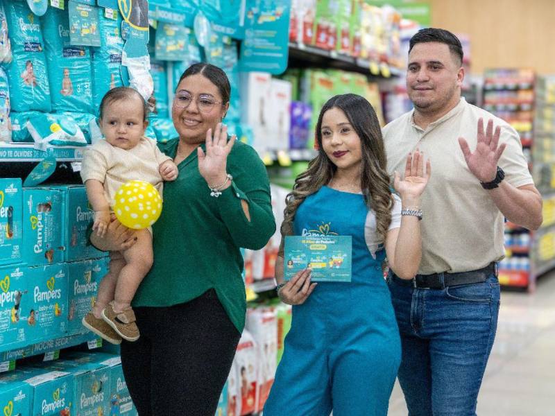 Supermercados La Colonia y Pampers celebran a los primeros ganadores de su promo “1 año de pañales gratis”