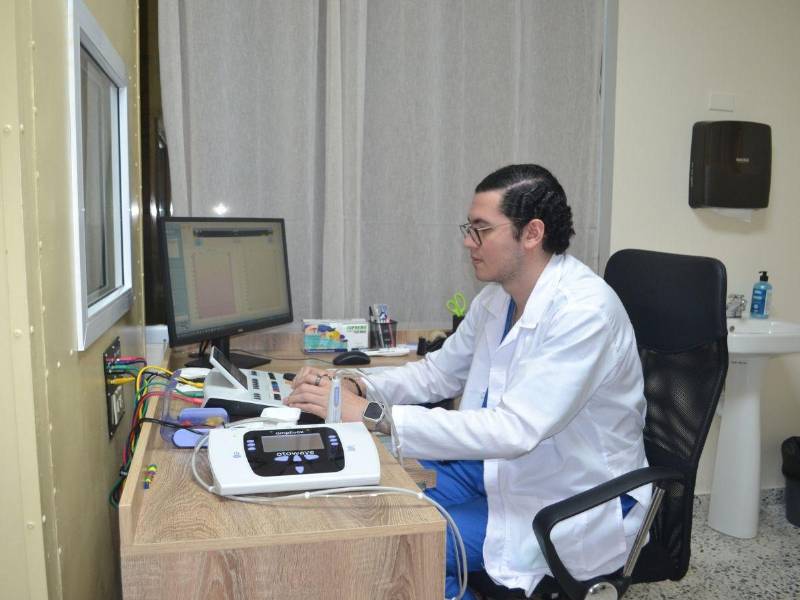 Área de audiometría donde se evalúa el funcionamiento del sistema auditivo de los pacientes.