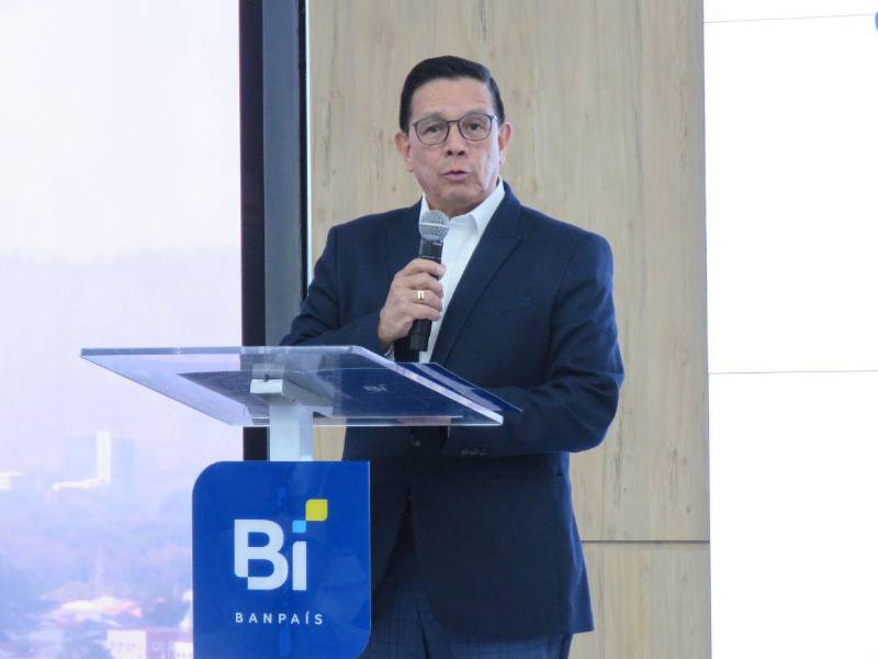 Lic. Gerardo Rivera, Gerente General Seguros del País.