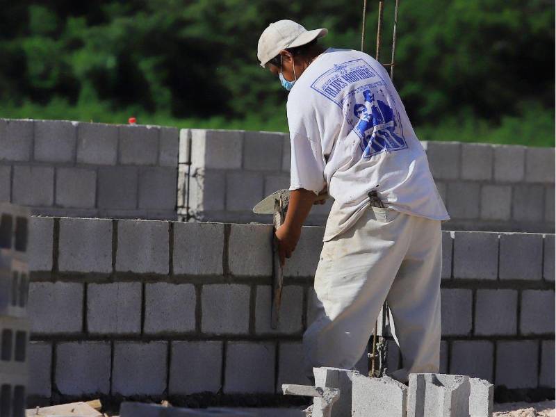 El déficit habitacional en Honduras asciende a aproximadamente <b>1.6 millones de viviendas</b>, afectando a más del 60% de los hogares.