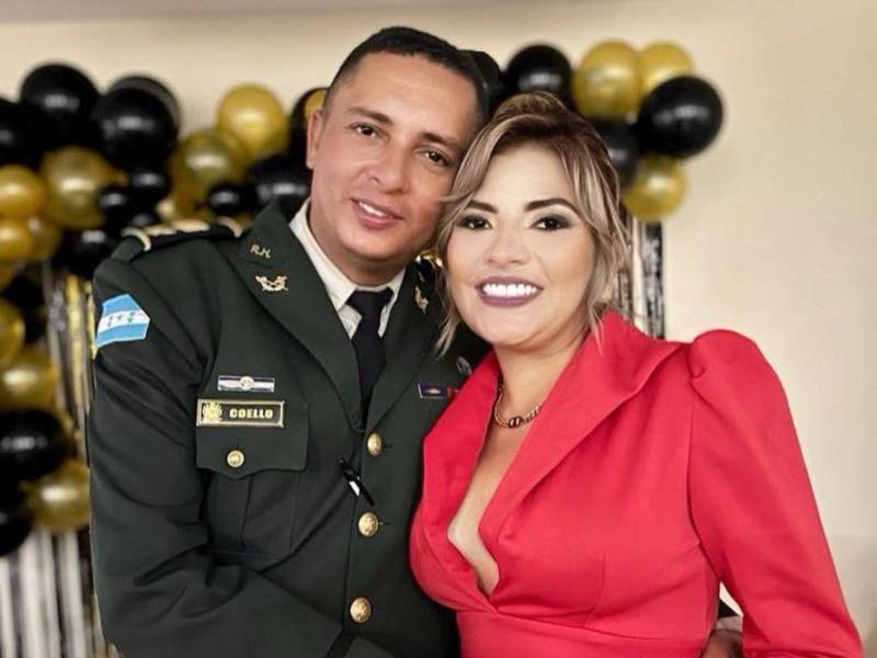 José Coello y la periodista Saraí Espinal.