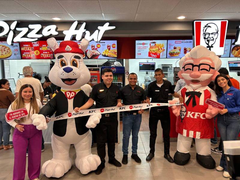 Momento del corte de la cinta.