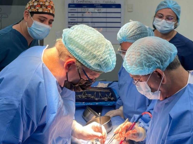 La hondureña de 41 años recibió corteza ováriuca de su hermana gemela.