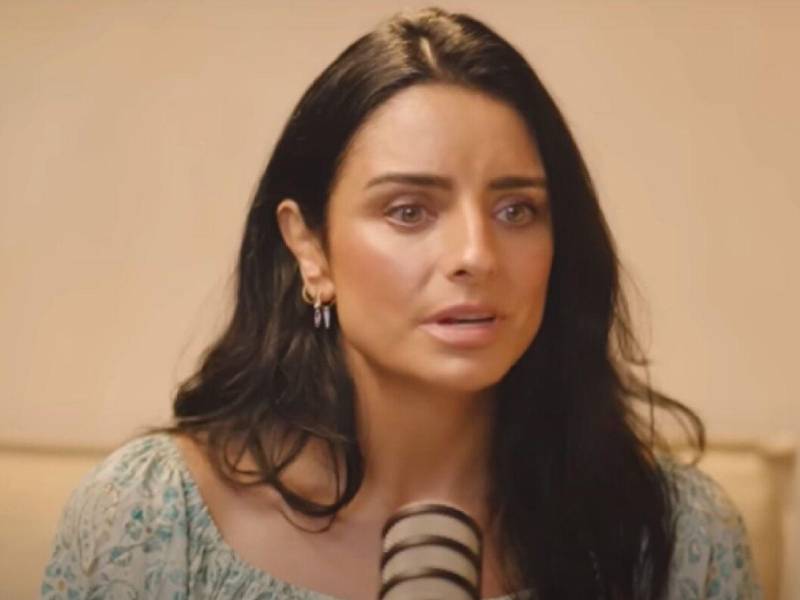 La actriz y cantante Aislinn Derbez.