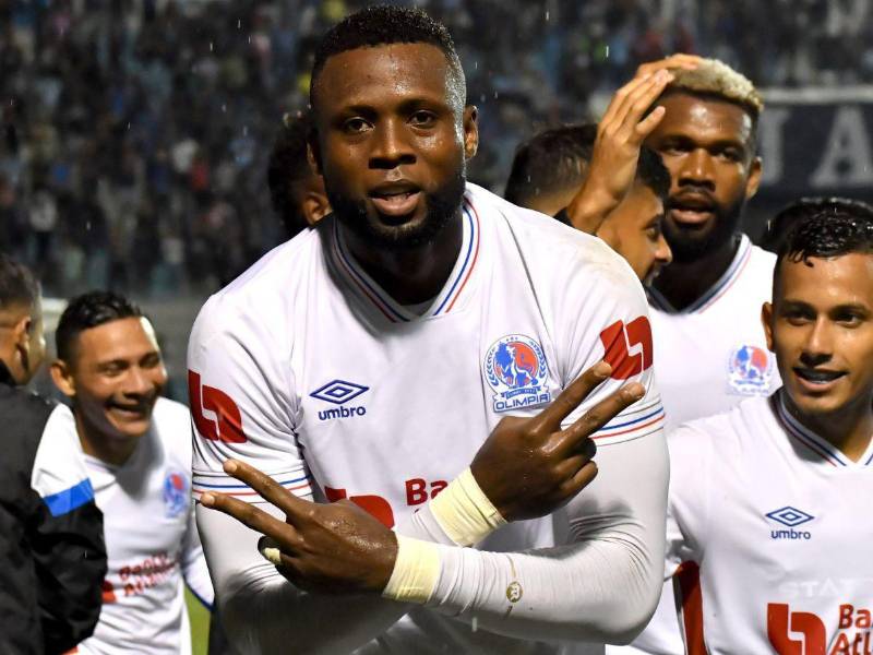 Yustin Arboleda celebrando uno de sus goles con el Olimpia.