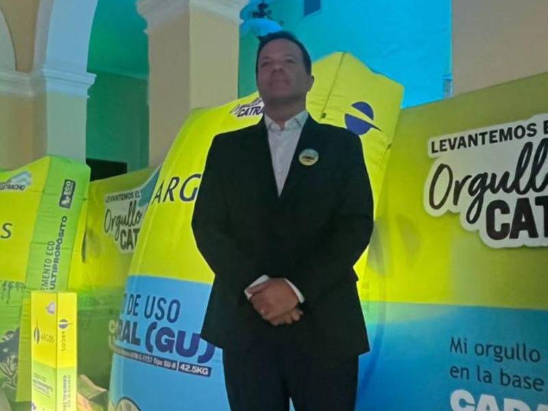 El gerente de Mercadeo y Estrategia, Pedro Chávez, explicó que la nueva imagen refleja la evolución de la empresa y su compromiso con el progreso de Honduras.