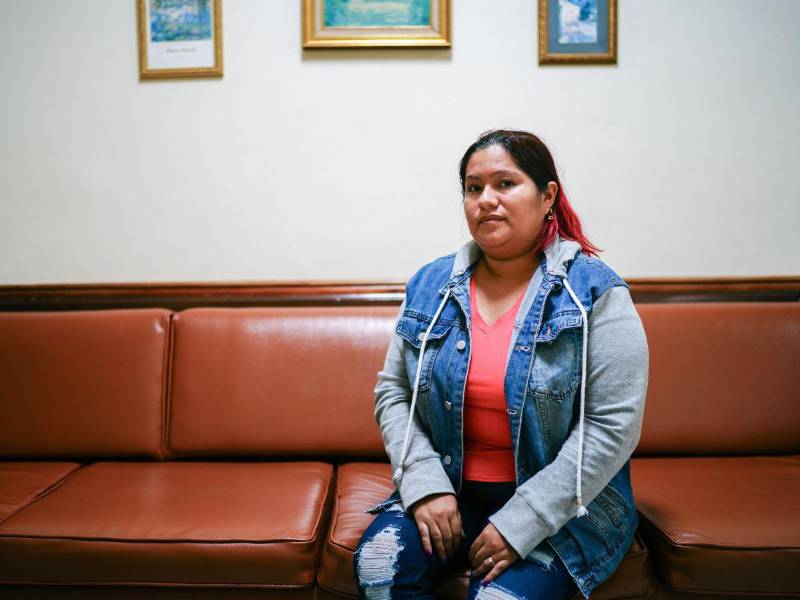 Carol Peña acompañaba a su suegra quien fue beneficiada con la brigada.