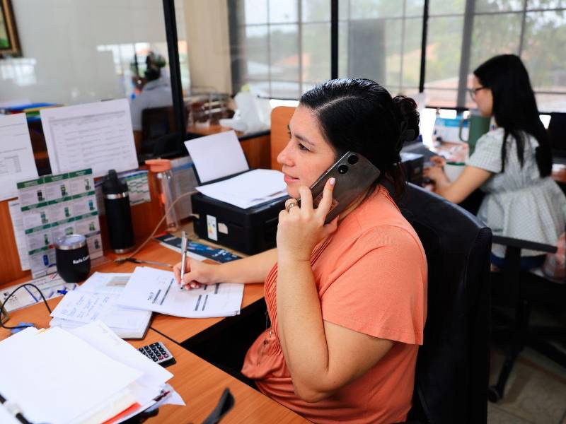 La comunicación móvil corporativa facilita la coordinación del equipo de trabajo que atiende diferentes puntos del país.