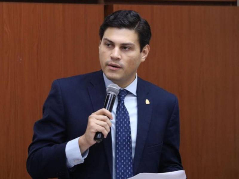 La salida del país del exconsejero electoral Marlon Ochoa en medio del juicio político en su contra ha generado diversas reacciones en el ámbito político hondureño, en un contexto marcado por señalamientos, tensiones y acusaciones cruzadas.