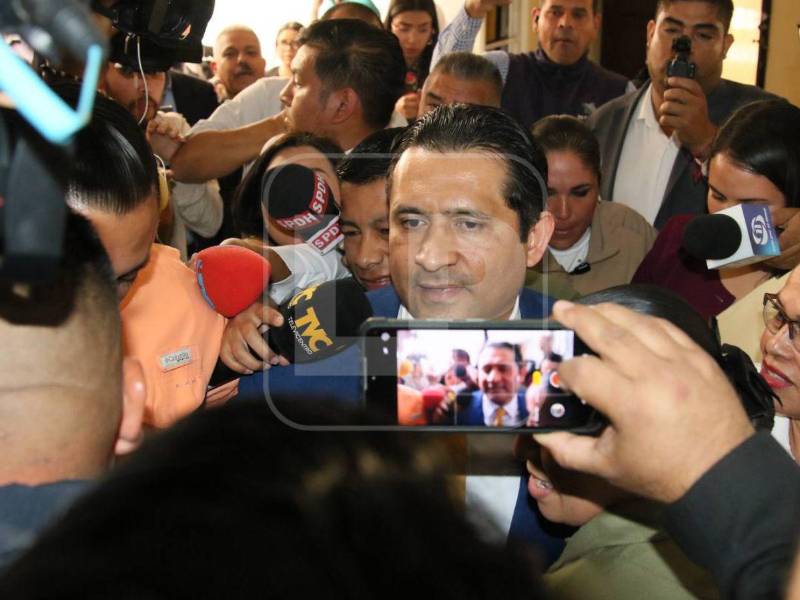 La comisión especial del Congreso Nacional inició este lunes el proceso de juicio político contra el consejero del Consejo Nacional Electoral (CNE), Marlon Ochoa, así como contra los magistrados del Tribunal de Justicia Electoral (TJE) Mario Morazán, Lourdes Mejía y Gabriel Gutiérrez.