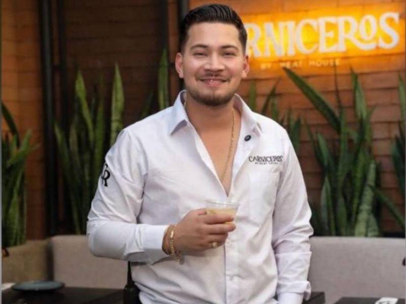 El conductor del carro en el que se transportaba el tiktoker Hernán Martínez fue enviado a arresto domiciliario mientras avanza el proceso judicial por el accidente de tránsito ocurrido el pasado 15 de abril en Tegucigalpa, que provocó la muerte del creador de contenido.