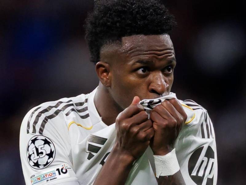 Vinicius ya estampó su firma para quedarse con el Real Madrid por muchos años más.