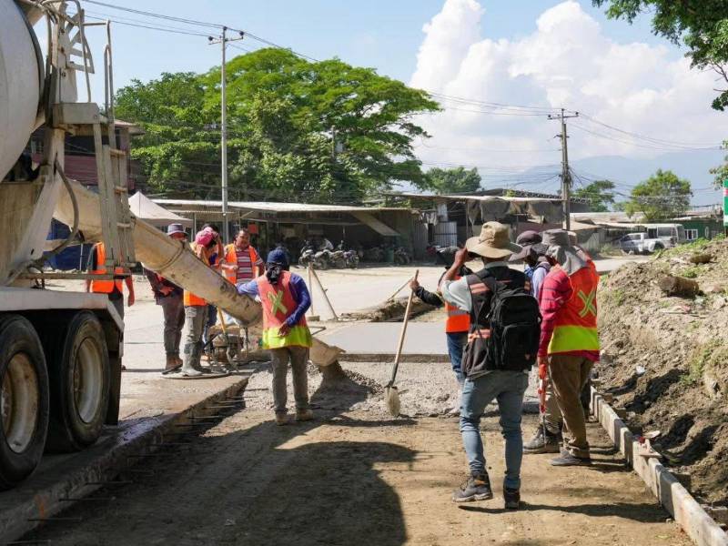 La municipalidad busca finalizar la pavimentación en los próximos meses para mejorar la calidad de vida de los pobladores.