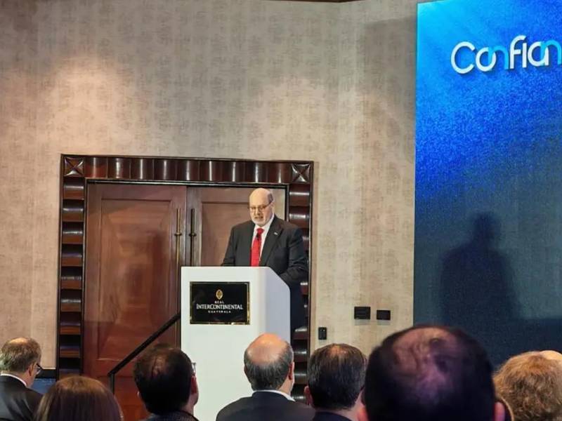 Jorge Canahuati Larach, presidente de OPSA/Estrategia &amp; Negocios, ofreció las palabras de bienvenida durante el evento.