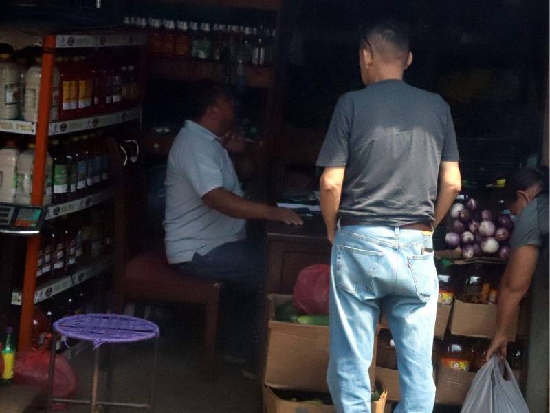 Muchos pequeños negocios, que ya enfrentan dificultades para subsistir por los altos costos de la energía, el alquiler y otros gastos operativos, corren el riesgo de cerrar debido a los constantes apagones y mantenimientos programados.