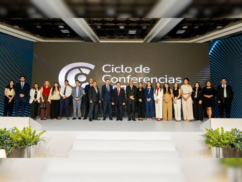 La jornada académica se desarrolló en Tegucigalpa como parte de las actividades conmemorativas por el 113 aniversario de Banco Atlántida.