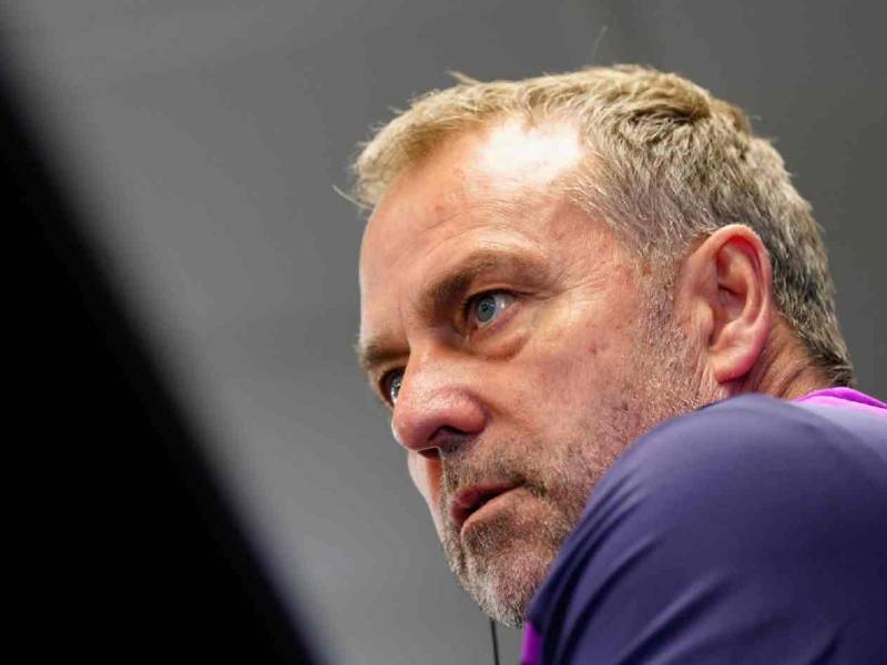 Hansi Flick en conferencia de prensa previo al duelo de vuelta ante el Newcastle en Champions.