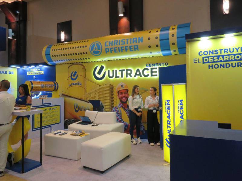 Stand de Ultracem durante la Expoconstruye 2025.