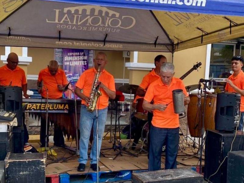 Supermercados Colonial arranca con la celebración de sus 24 años con un mega pastel